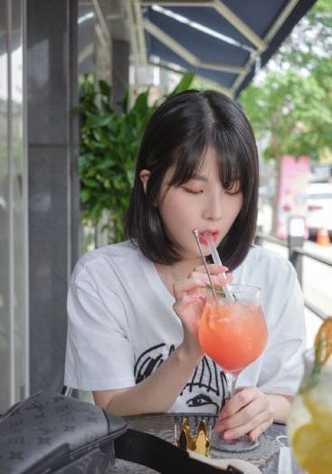 两个女人诱惑